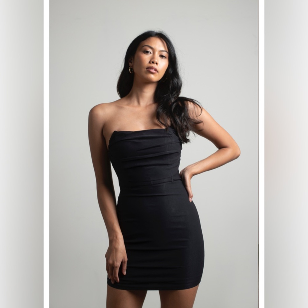 New BLACK RUCHED STRAPLESS MINI DRESS